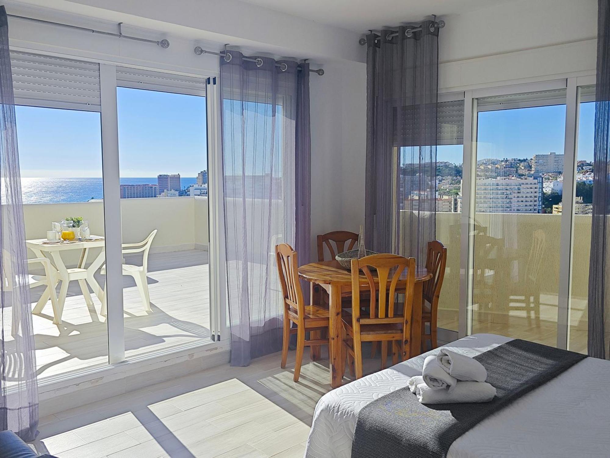 El Estudio De La Playa Benalbeach Vistas Al Mar Benalmadena Exterior photo