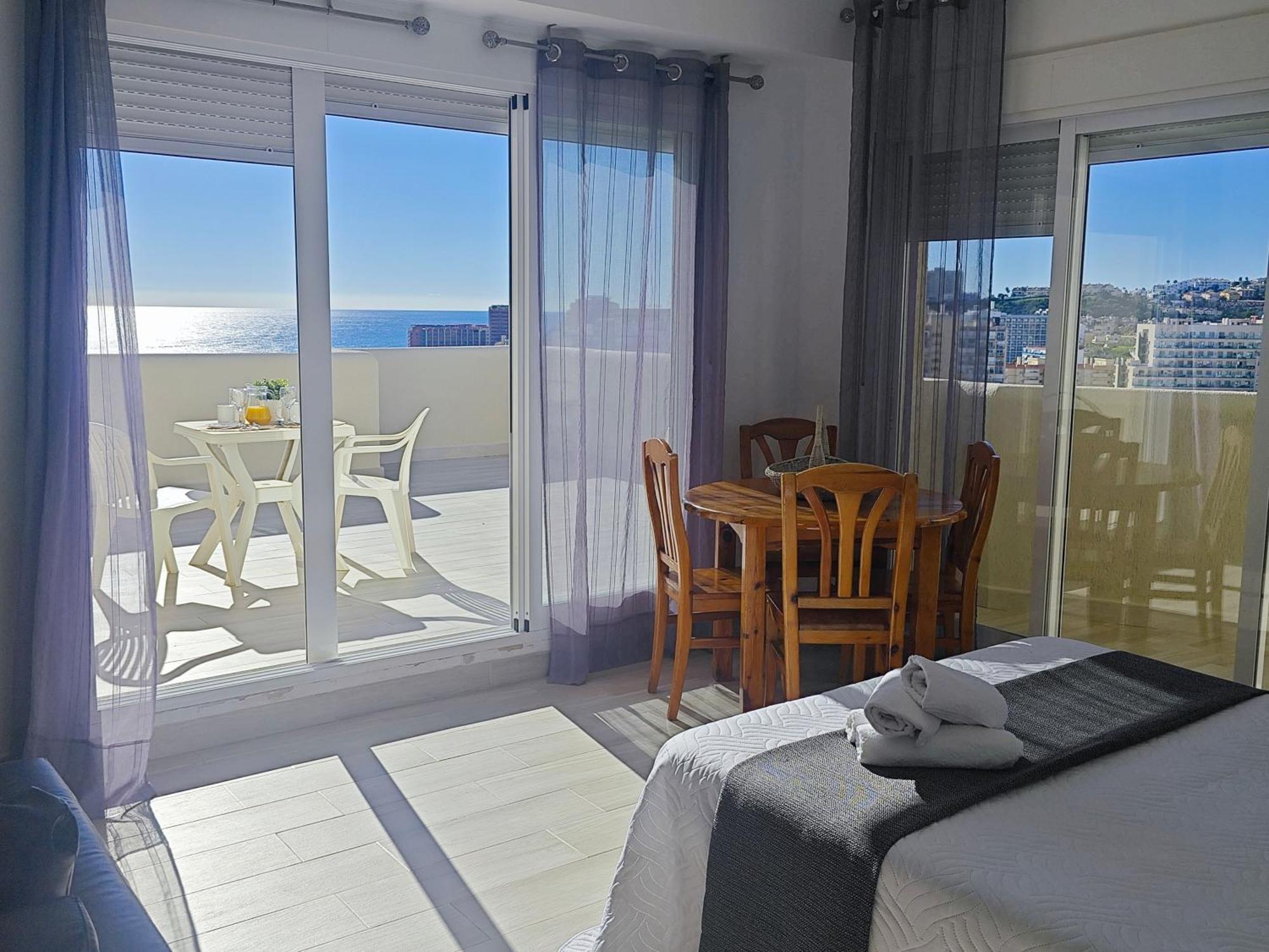 El Estudio De La Playa Benalbeach Vistas Al Mar Benalmadena Exterior photo