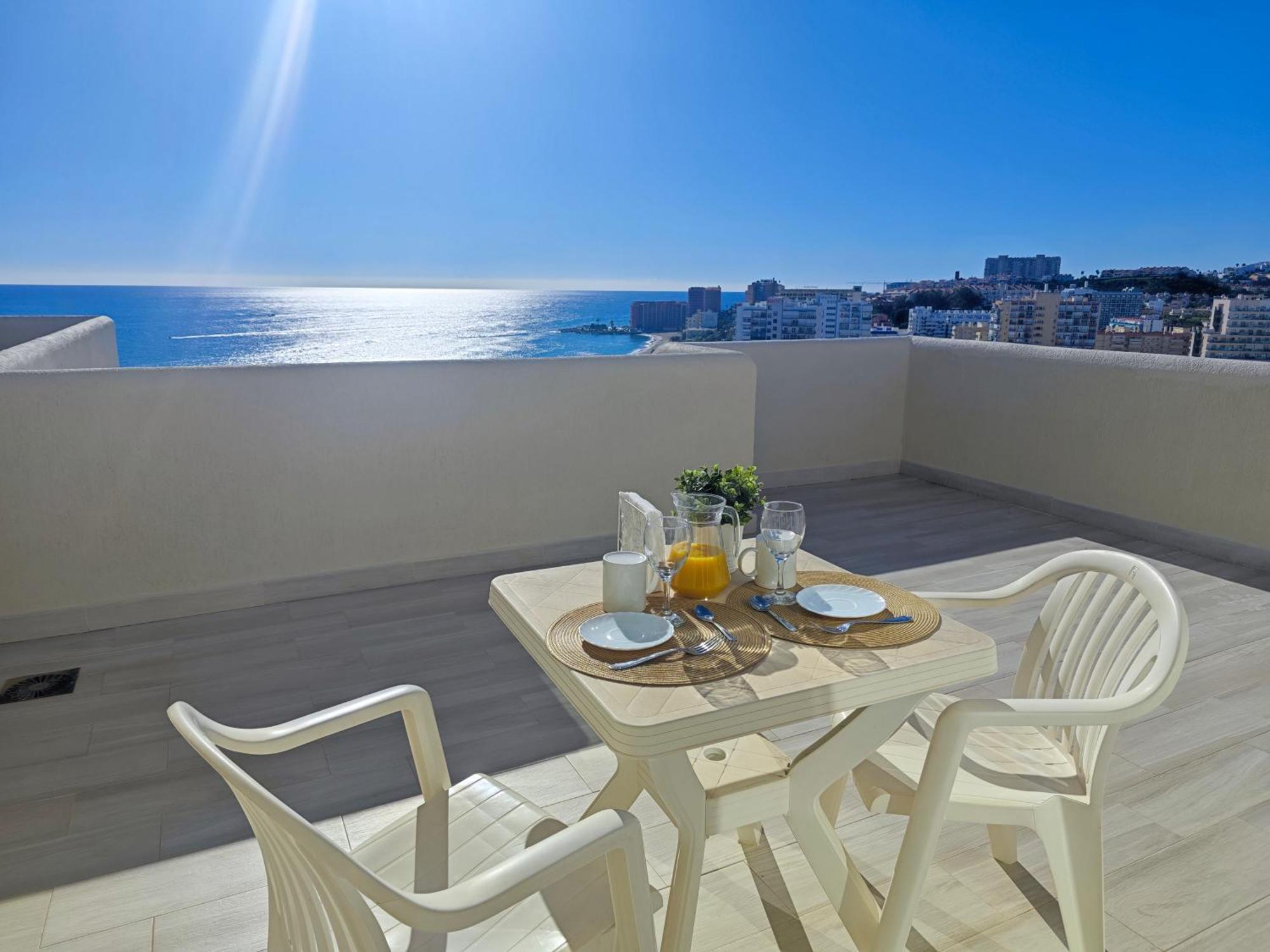 El Estudio De La Playa Benalbeach Vistas Al Mar Benalmadena Exterior photo
