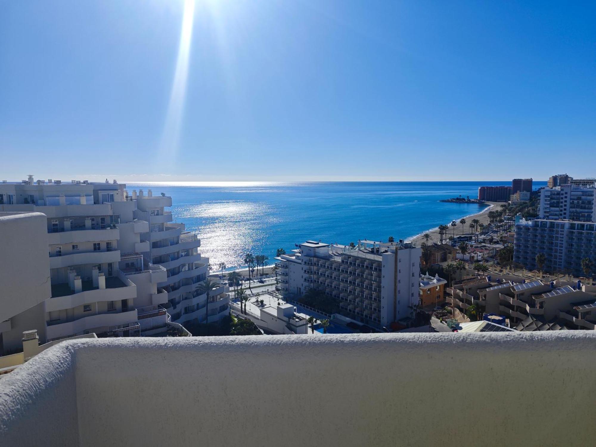 El Estudio De La Playa Benalbeach Vistas Al Mar Benalmadena Exterior photo